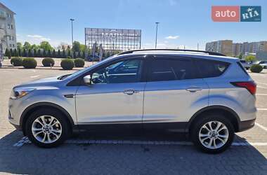 Внедорожник / Кроссовер Ford Escape 2019 в 
