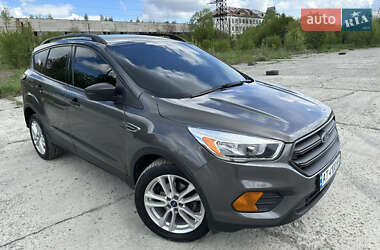 Внедорожник / Кроссовер Ford Escape 2016 в 