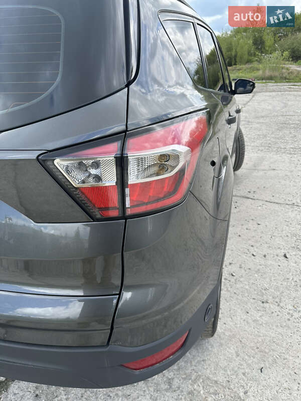Внедорожник / Кроссовер Ford Escape 2016 в Коломые