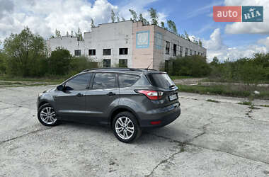 Внедорожник / Кроссовер Ford Escape 2016 в 