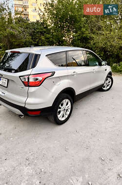 Внедорожник / Кроссовер Ford Escape 2017 в 