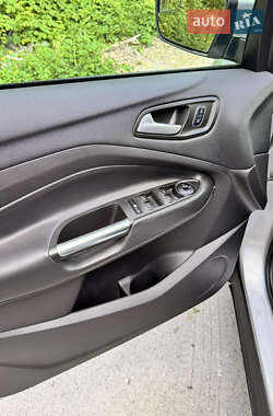 Внедорожник / Кроссовер Ford Escape 2017 в 