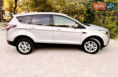 Внедорожник / Кроссовер Ford Escape 2017 в 