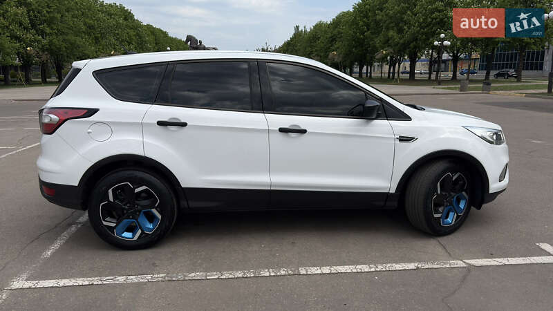 Позашляховик / Кросовер Ford Escape 2016 в Кривому Розі