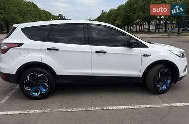 Внедорожник / Кроссовер Ford Escape 2016 в 