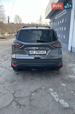 Внедорожник / Кроссовер Ford Escape 2015 в 