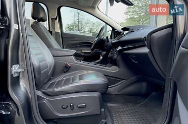 Внедорожник / Кроссовер Ford Escape 2017 в 