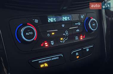 Внедорожник / Кроссовер Ford Escape 2017 в 