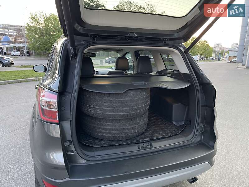 Внедорожник / Кроссовер Ford Escape 2017 в Киеве