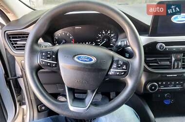 Внедорожник / Кроссовер Ford Escape 2019 в 