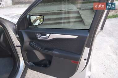 Внедорожник / Кроссовер Ford Escape 2019 в 
