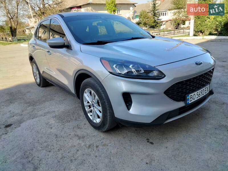 Внедорожник / Кроссовер Ford Escape 2019 в 