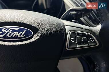 Внедорожник / Кроссовер Ford Escape 2017 в 