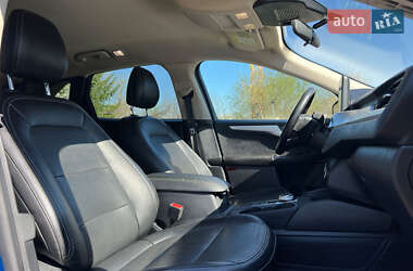 Позашляховик / Кросовер Ford Escape 2020 в 