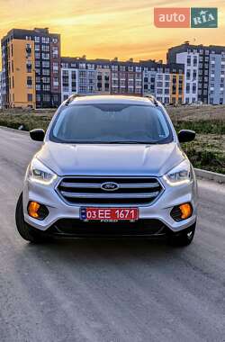 Внедорожник / Кроссовер Ford Escape 2018 в 