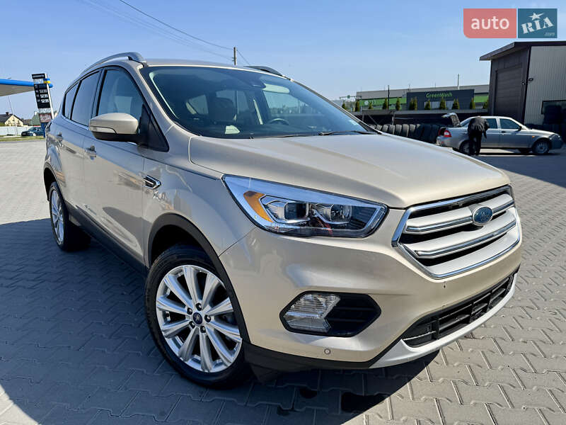 Позашляховик / Кросовер Ford Escape 2017 в 