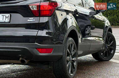 Позашляховик / Кросовер Ford Escape 2019 в 