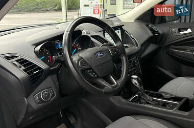 Позашляховик / Кросовер Ford Escape 2019 в 