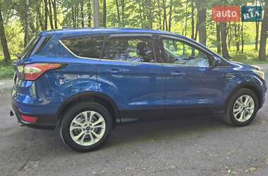Внедорожник / Кроссовер Ford Escape 2017 в 