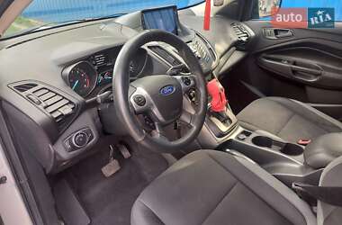 Внедорожник / Кроссовер Ford Escape 2016 в 