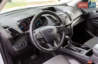 Внедорожник / Кроссовер Ford Escape 2016 в 