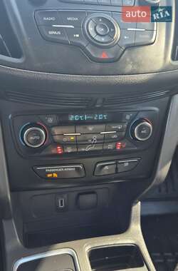 Внедорожник / Кроссовер Ford Escape 2017 в 