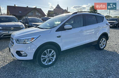 Внедорожник / Кроссовер Ford Escape 2016 в 