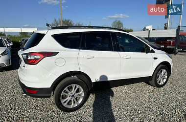 Внедорожник / Кроссовер Ford Escape 2016 в 