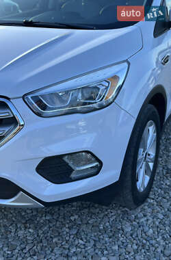 Внедорожник / Кроссовер Ford Escape 2016 в 