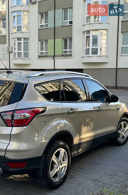 Внедорожник / Кроссовер Ford Escape 2018 в 