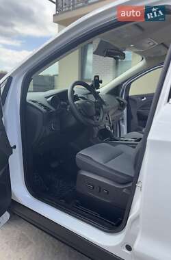 Внедорожник / Кроссовер Ford Escape 2019 в 