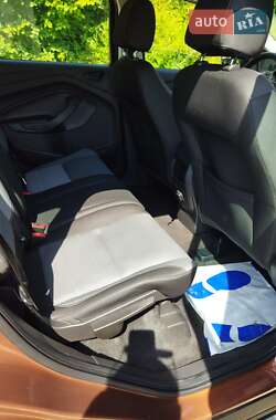 Позашляховик / Кросовер Ford Escape 2016 в 