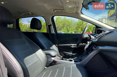 Внедорожник / Кроссовер Ford Escape 2016 в 