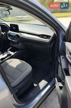 Позашляховик / Кросовер Ford Escape 2022 в 