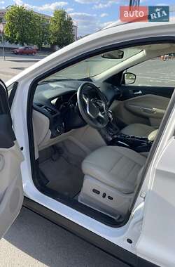 Внедорожник / Кроссовер Ford Escape 2014 в 