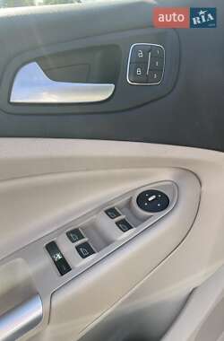 Внедорожник / Кроссовер Ford Escape 2014 в 