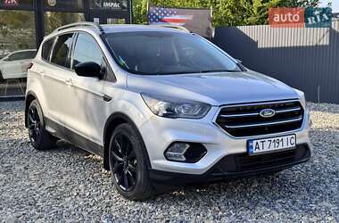 Позашляховик / Кросовер Ford Escape 2017 в Івано-Франківську