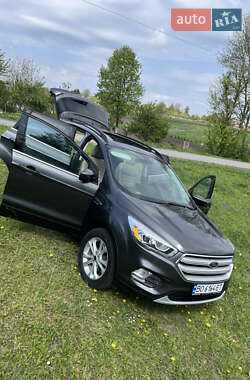Внедорожник / Кроссовер Ford Escape 2017 в 