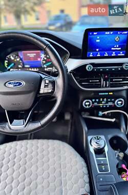 Внедорожник / Кроссовер Ford Escape 2021 в 