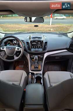 Внедорожник / Кроссовер Ford Escape 2015 в 