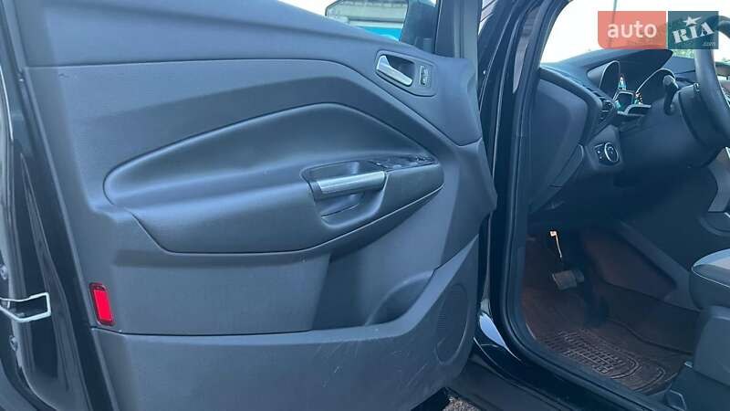 Внедорожник / Кроссовер Ford Escape 2016 в Днепре