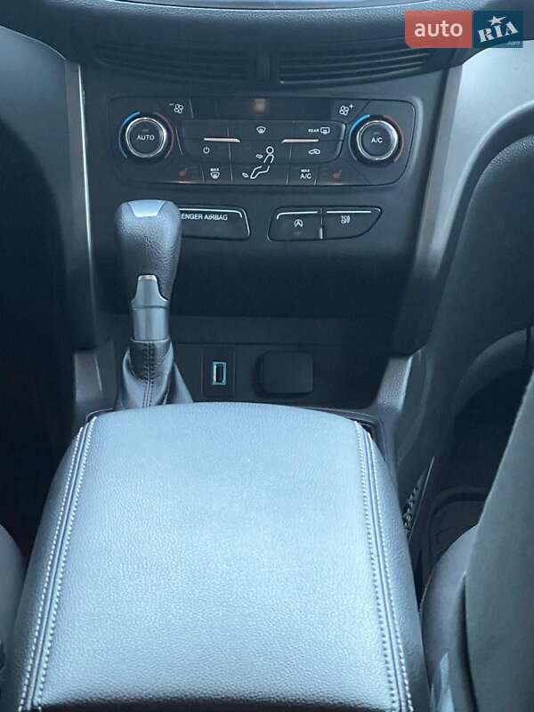 Внедорожник / Кроссовер Ford Escape 2016 в Днепре