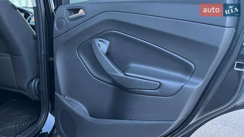 Внедорожник / Кроссовер Ford Escape 2016 в Днепре