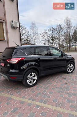 Внедорожник / Кроссовер Ford Escape 2015 в 
