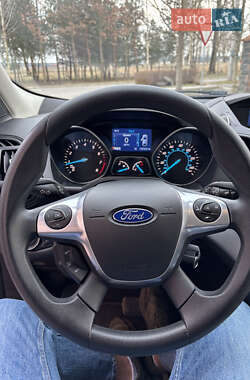 Внедорожник / Кроссовер Ford Escape 2015 в 