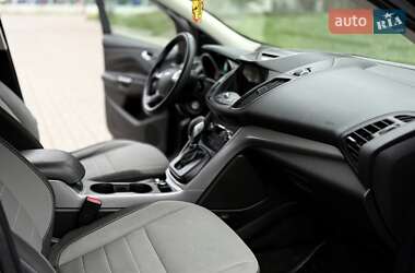Позашляховик / Кросовер Ford Escape 2015 в 