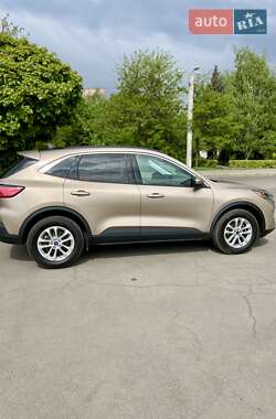 Внедорожник / Кроссовер Ford Escape 2021 в 