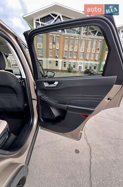 Внедорожник / Кроссовер Ford Escape 2021 в 