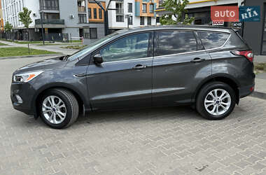 Позашляховик / Кросовер Ford Escape 2017 в 
