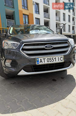 Позашляховик / Кросовер Ford Escape 2017 в 